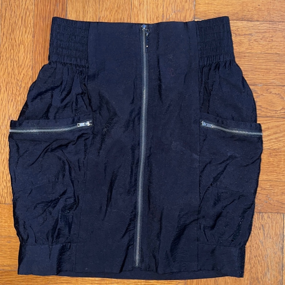 Guess? Black zipped skirt
